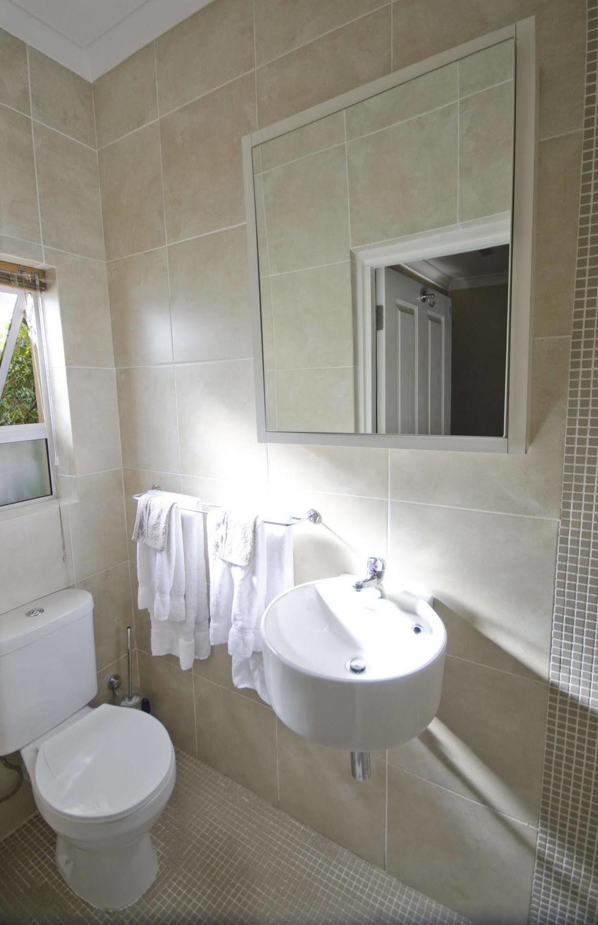 Costa Rose - No Loadshedding 4* Cape Town