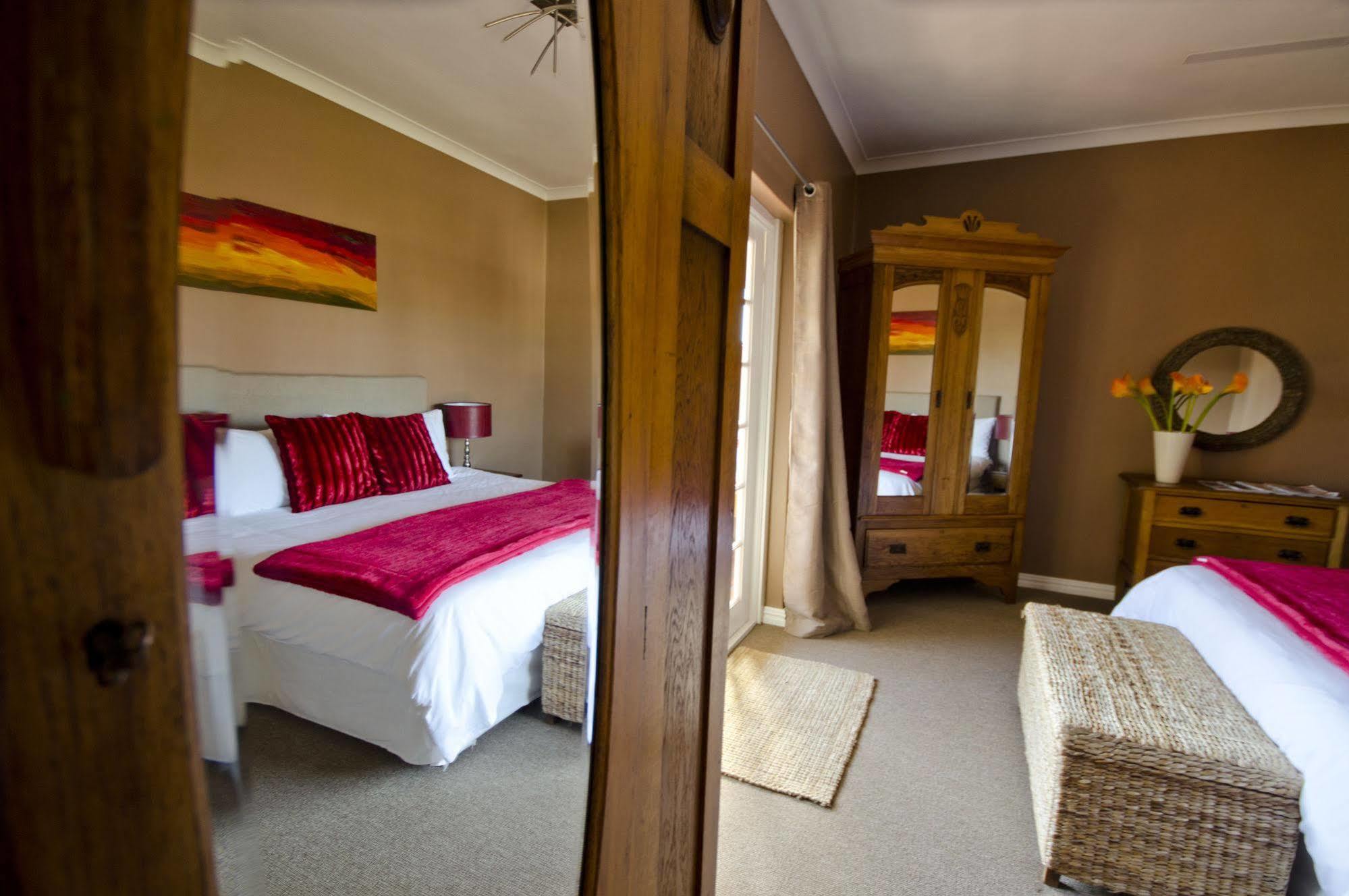 Costa Rose - No Loadshedding Guest house Cape Town