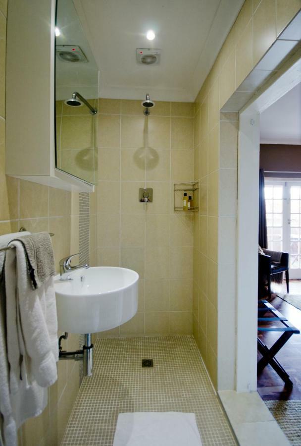 Costa Rose - No Loadshedding 4* Cape Town